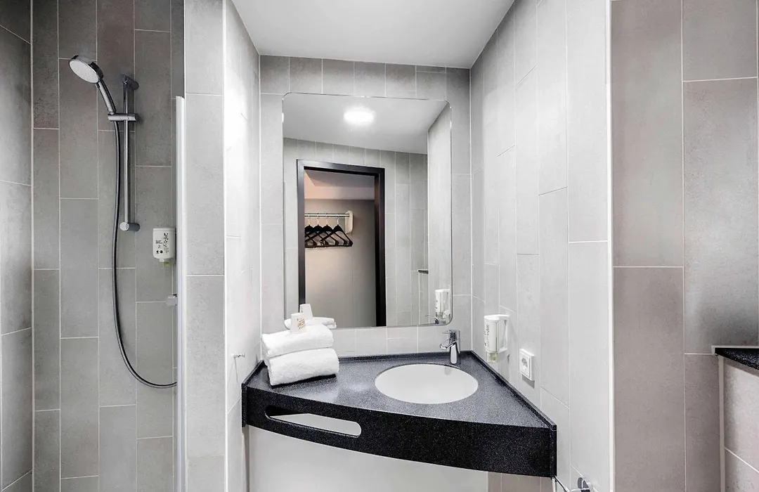 B&B Hotel Duesseldorf-City-1